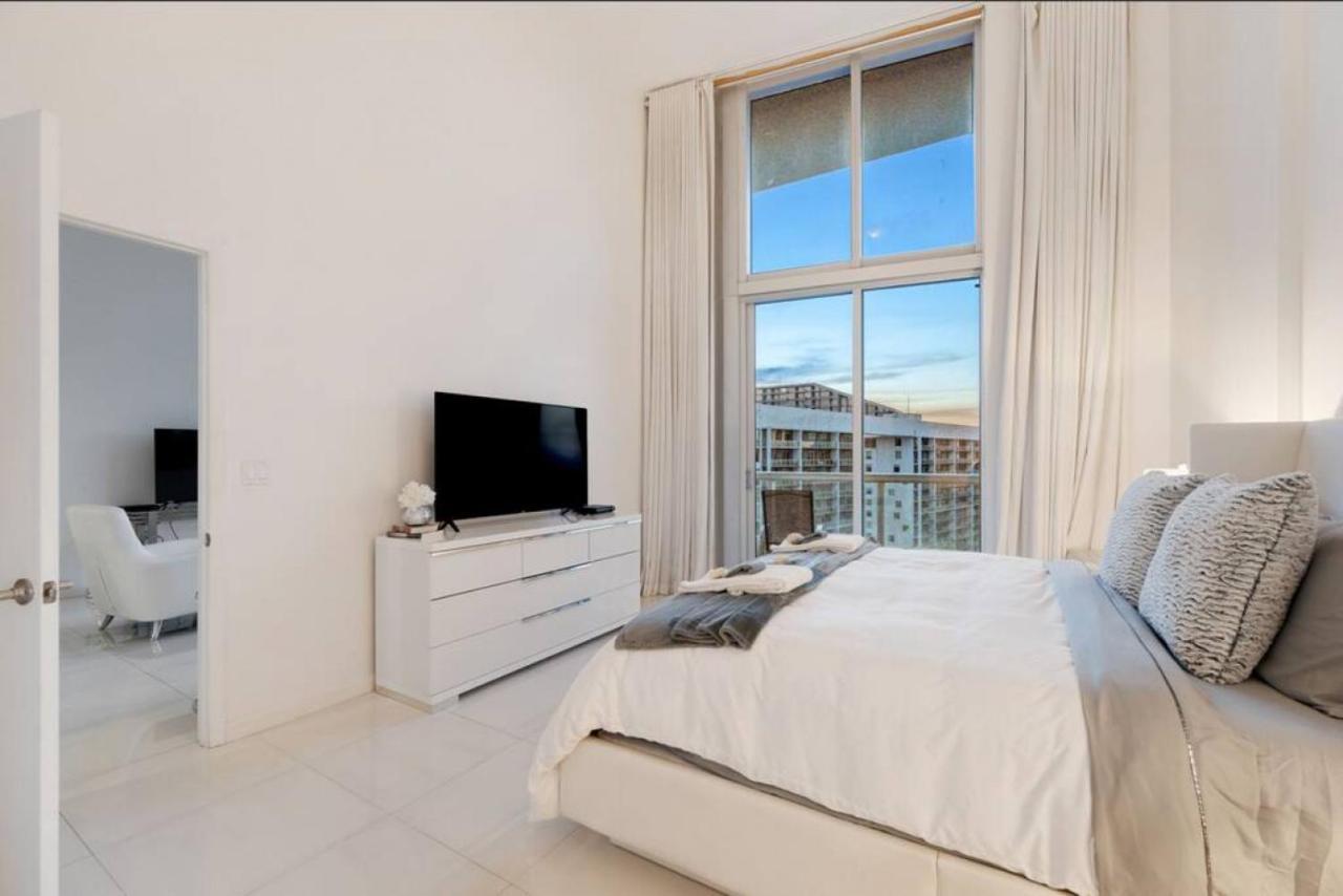 Beautiful One Bedroom Condo 16Ft Ceilings At The W Miami Bagian luar foto